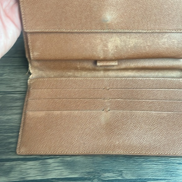 Louis Vuitton International Long Wallet - Picture 6 of 9